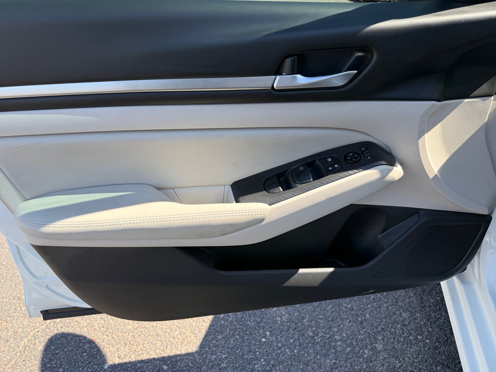 Used 2022 Nissan Altima 2.5 SV FWD image 14