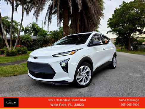 Used 2022 Chevrolet Bolt EUV LT w/ Driver Confidence Package image 1