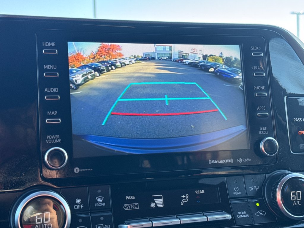 Used 2022 Toyota Highlander LE AWD/4WD image 25