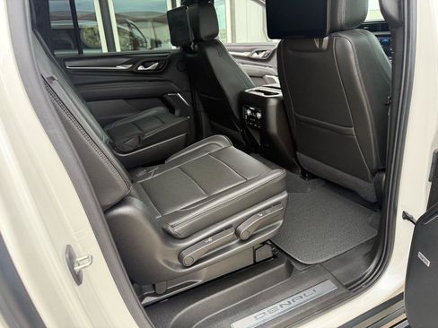 Used 2021 GMC Yukon XL Denali w/ Denali Premium Package AWD/4WD image 19