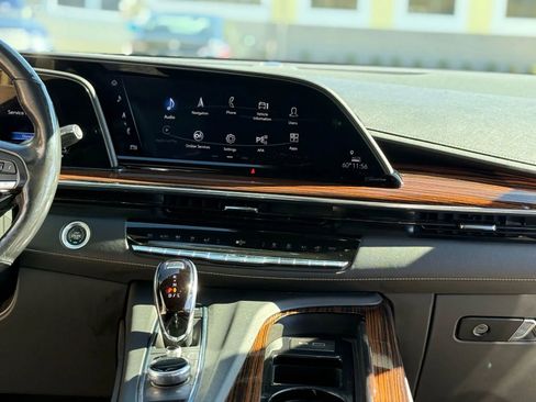 Used 2021 Cadillac Escalade ESV Premium Luxury image 24