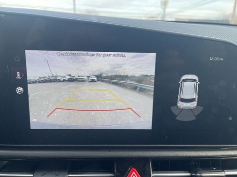 Used 2023 Kia Niro EX image 16