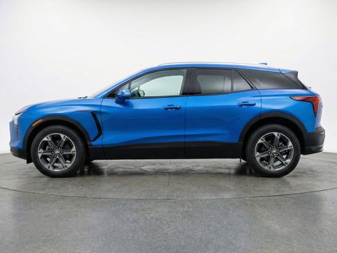 Used 2025 Chevrolet Blazer LT FWD image 5