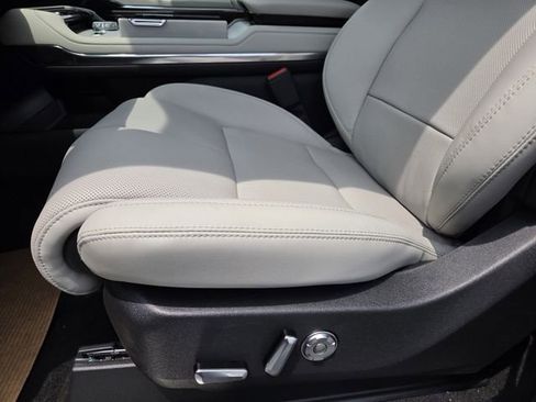 New 2026 Lincoln Navigator Reserve AWD/4WD image 12