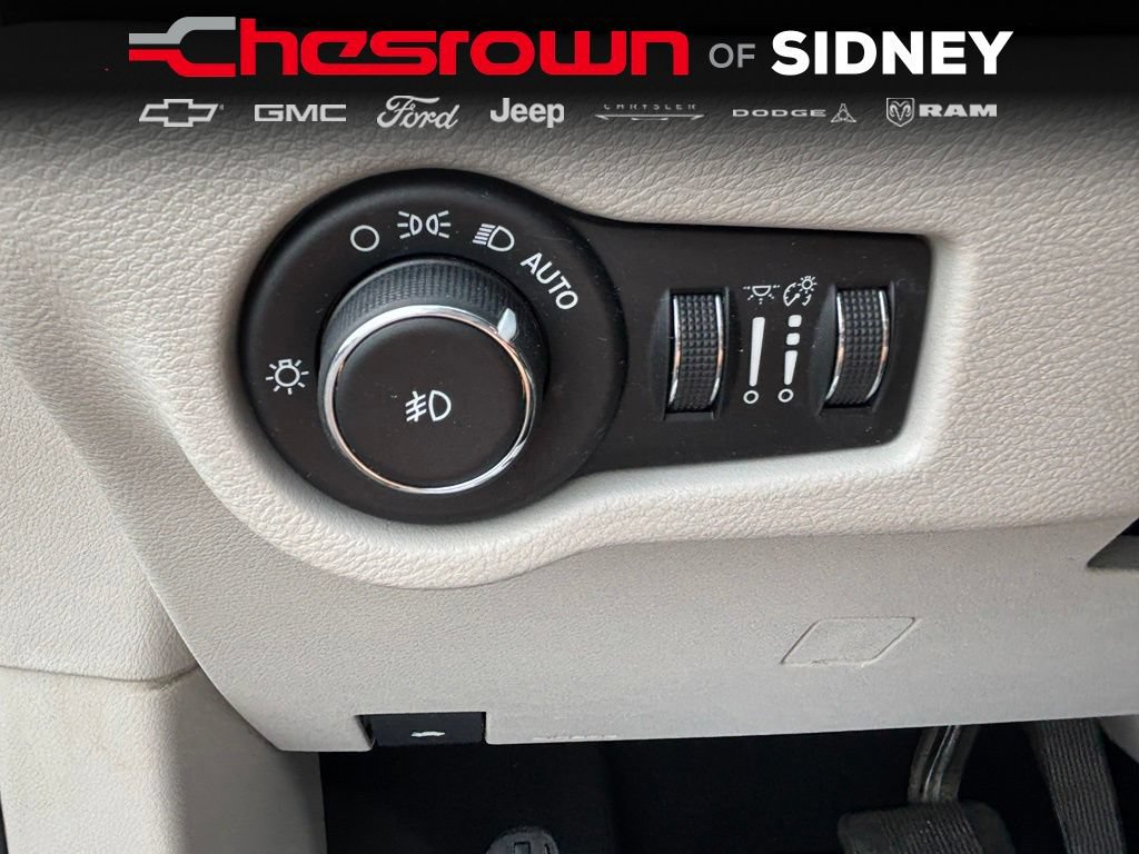 Used 2017 Chrysler Pacifica Limited w/ UConnect Theater Package FWD image 15