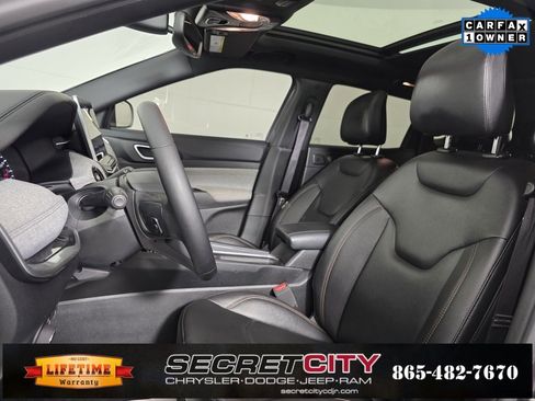 Used 2024 Jeep Compass Latitude w/ Sun and Sound Group image 10