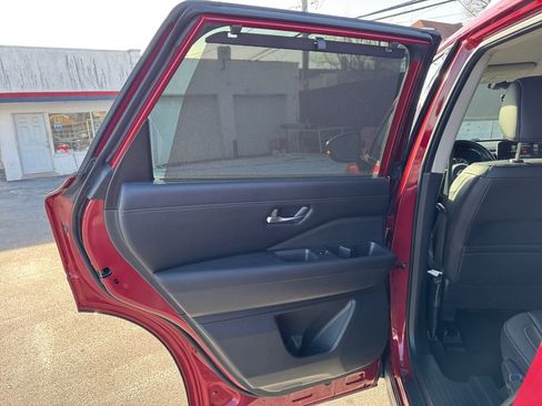 Used 2023 Nissan Pathfinder SL image 26