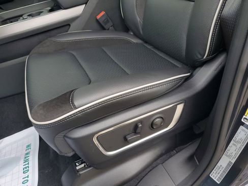 New 2026 RAM 1500 Laramie AWD/4WD image 24