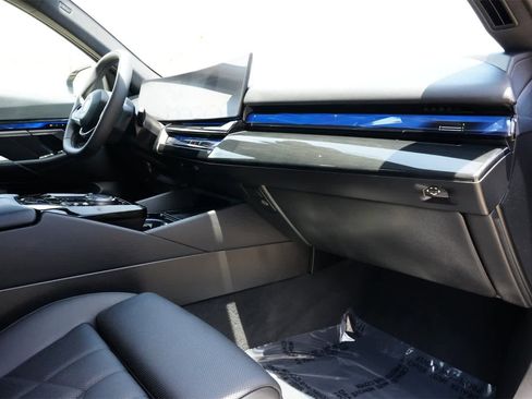 Used 2024 BMW i5 eDrive40i image 23