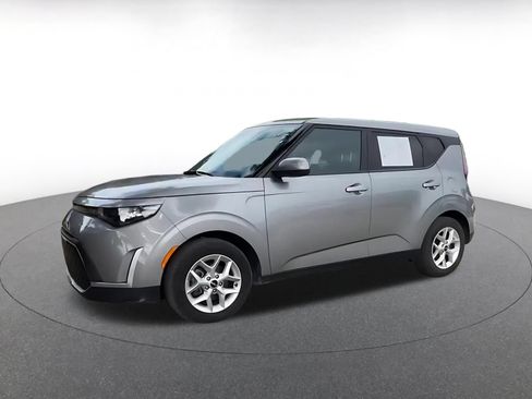 Used 2025 Kia Soul LX w/ LX Technology Package FWD image 8