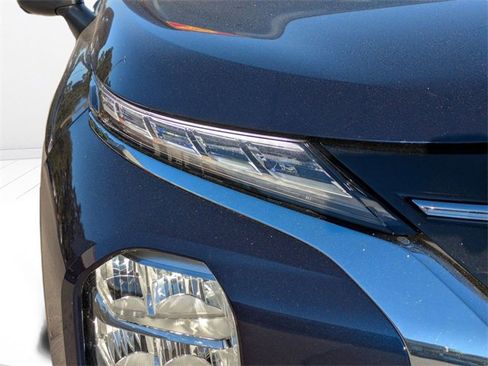 New 2025 Mitsubishi Outlander SE image 9