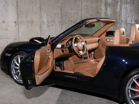 Used 2006 Porsche 911 Carrera S image 24