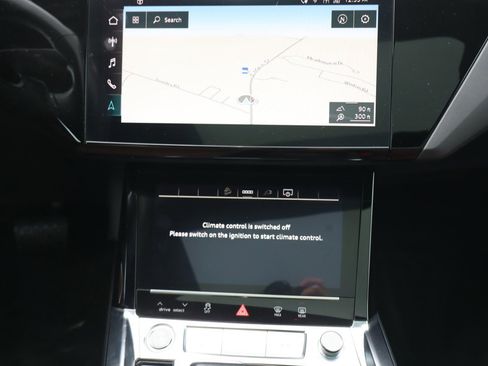 Used 2022 Audi e-tron Premium Plus w/ Premium Plus Package image 11