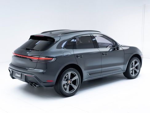 Certified 2025 Porsche Macan AWD/4WD image 9