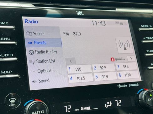 Used 2018 Toyota Camry XLE image 14