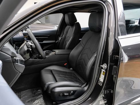 Used 2024 BMW 530i xDrive image 35