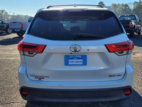 Used 2017 Toyota Highlander XLE image 8