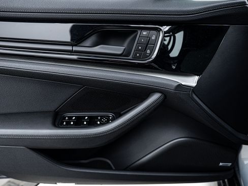 Certified 2025 Porsche Panamera 4 image 21