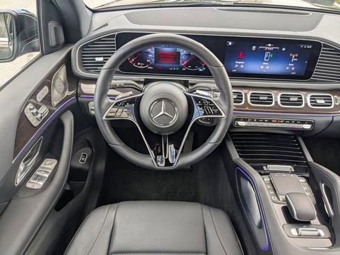 Used 2025 Mercedes-Benz GLS 450 4MATIC image 18