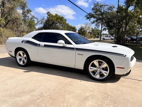 Used 2016 Dodge Challenger R/T Plus image 15