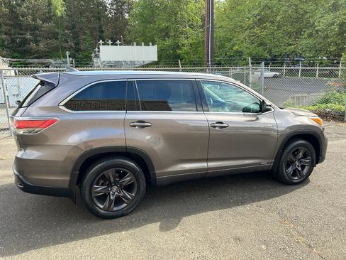 Used 2016 Toyota Highlander Limited AWD/4WD image 4