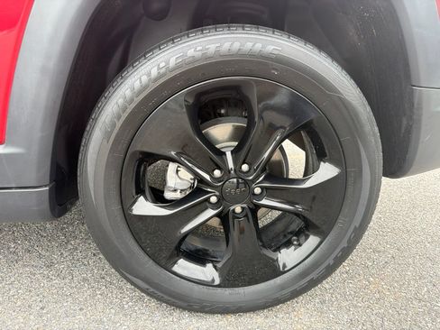 Used 2019 Jeep Compass Latitude FWD image 16