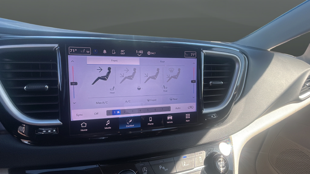 Used 2024 Chrysler Pacifica Touring-L FWD image 13