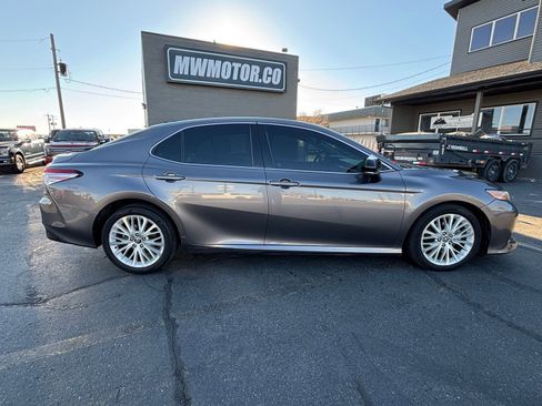 Used 2018 Toyota Camry XLE w/ Driver Assist Package image 5