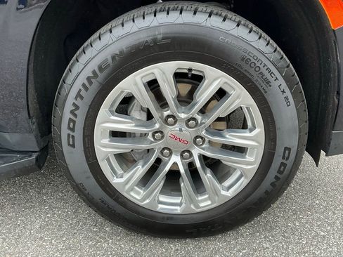 Used 2023 GMC Yukon SLT w/ SLT Luxury Package image 16