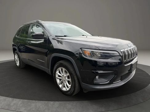 Used 2019 Jeep Cherokee Latitude w/ Popular Appearance Group AWD/4WD image 3