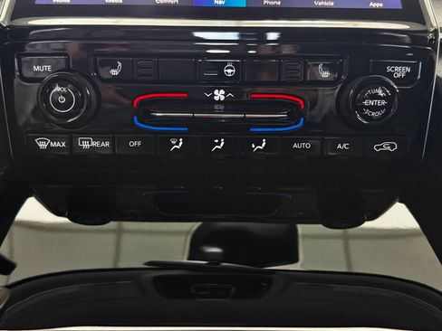 Used 2022 Jeep Grand Cherokee L Limited RWD image 19