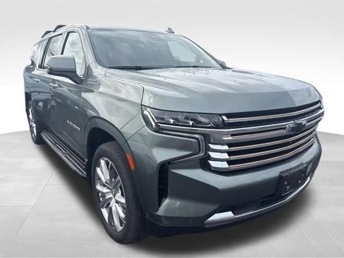 Used 2024 Chevrolet Suburban High Country w/ Advanced Technology Package AWD/4WD image 8