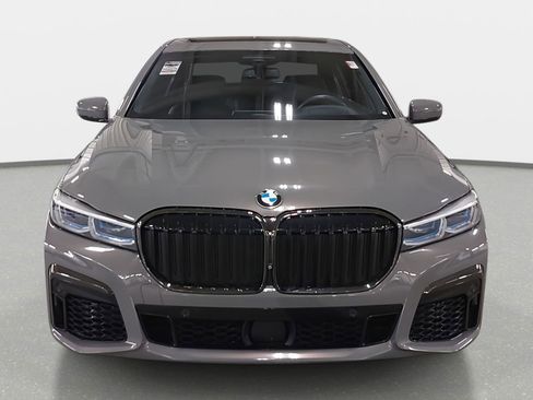 Used 2020 BMW 750i xDrive w/ Executive Package image 2
