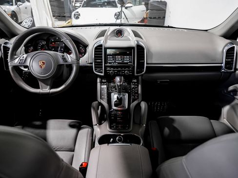 Used 2013 Porsche Cayenne Diesel AWD/4WD image 18