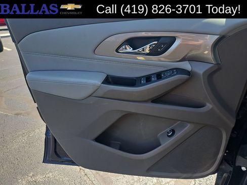 Used 2020 Chevrolet Traverse LT FWD image 23