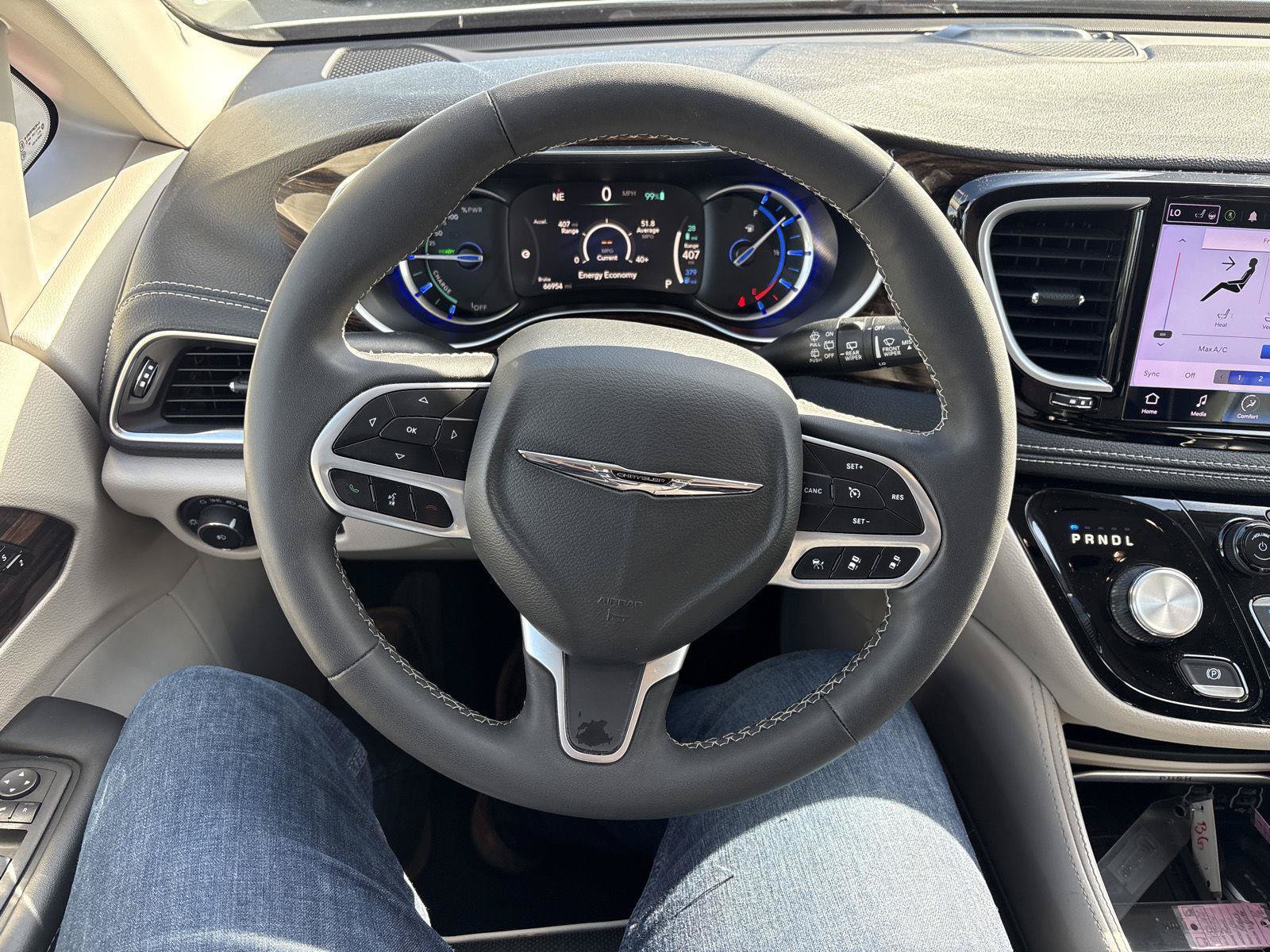 Used 2023 Chrysler Pacifica Limited FWD image 18
