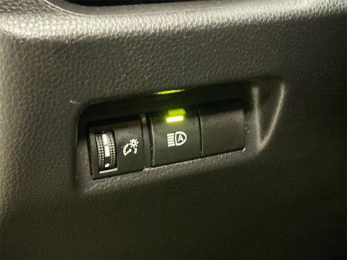 Used 2019 Toyota RAV4 LE image 10