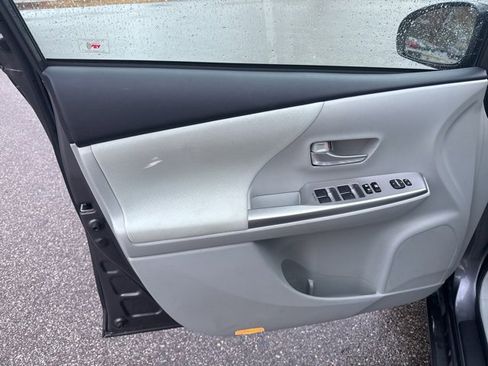Used 2012 Toyota Prius V image 14