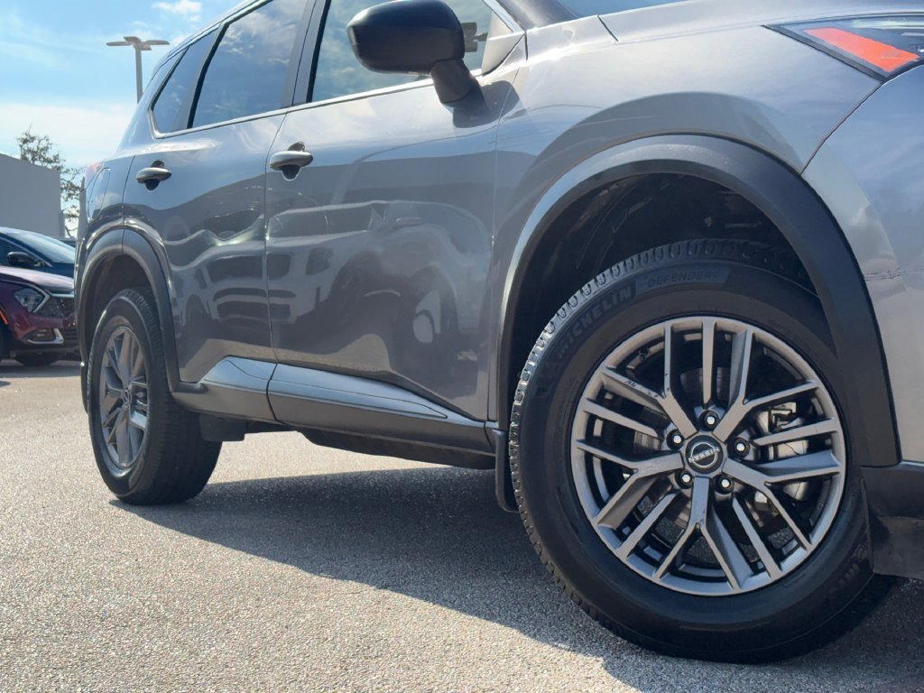 Used 2023 Nissan Rogue S FWD image 2
