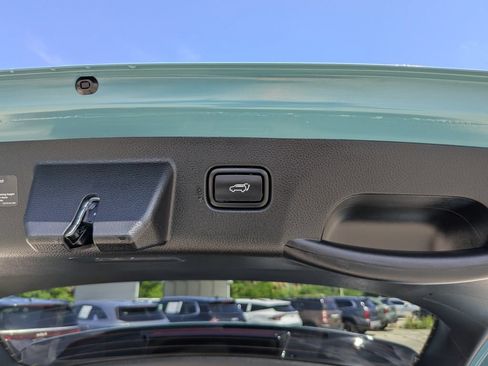 Certified 2025 Kia Seltos SX w/ SX Sunroof Package AWD/4WD image 14