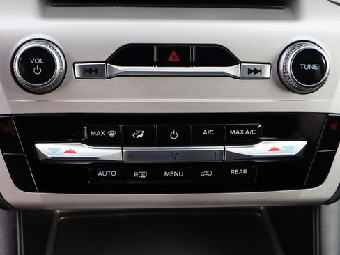 Used 2023 Ford Explorer XLT w/ Class IV Trailer Tow Package image 33