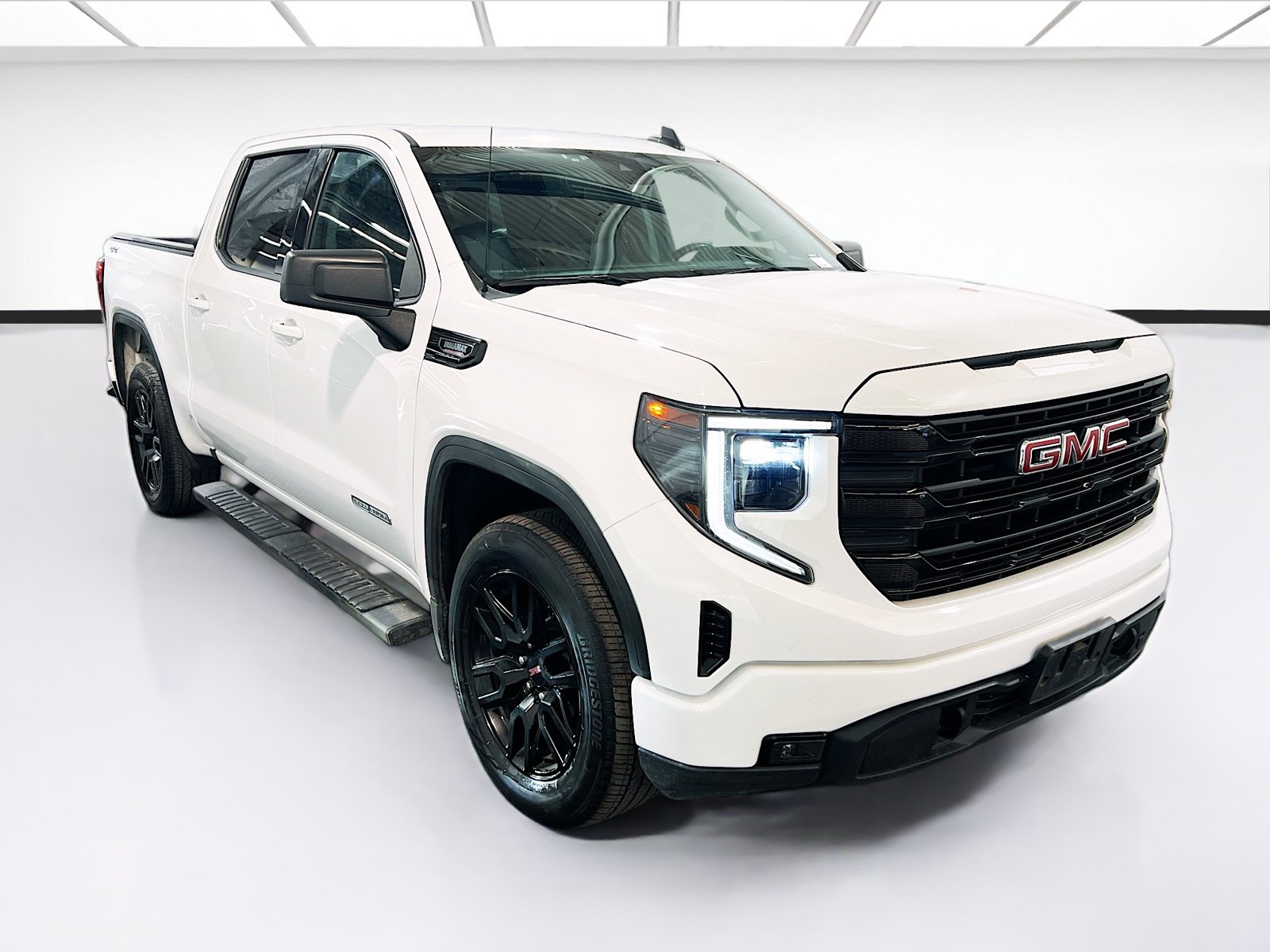 Used 2023 GMC Sierra 1500 Elevation AWD/4WD image 3