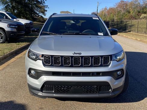 New 2026 Jeep Compass Latitude image 2