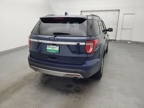Used 2017 Ford Explorer XLT image 7