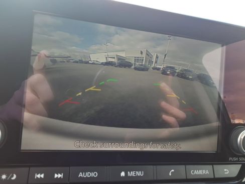 Used 2025 Nissan Pathfinder SV image 12