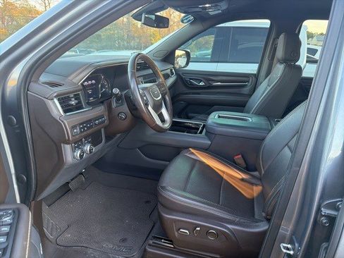 Used 2021 GMC Yukon Denali w/ LPO, Illumination Package image 3