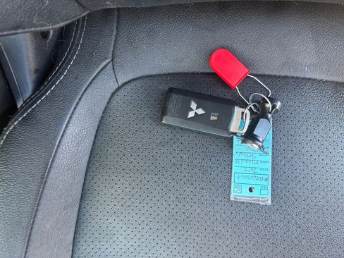 Used 2017 Mitsubishi Outlander GT image 34