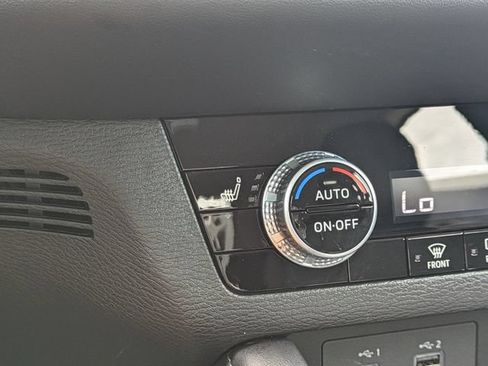 Used 2024 Mitsubishi Outlander SE AWD/4WD image 30