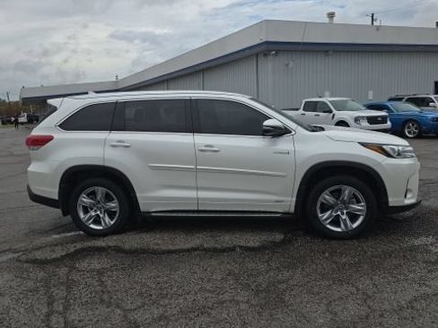 Used 2019 Toyota Highlander Limited w/ Protection Package #3 AWD/4WD image 2