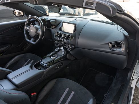 Used 2023 Aston Martin V8 Vantage Roadster RWD image 38